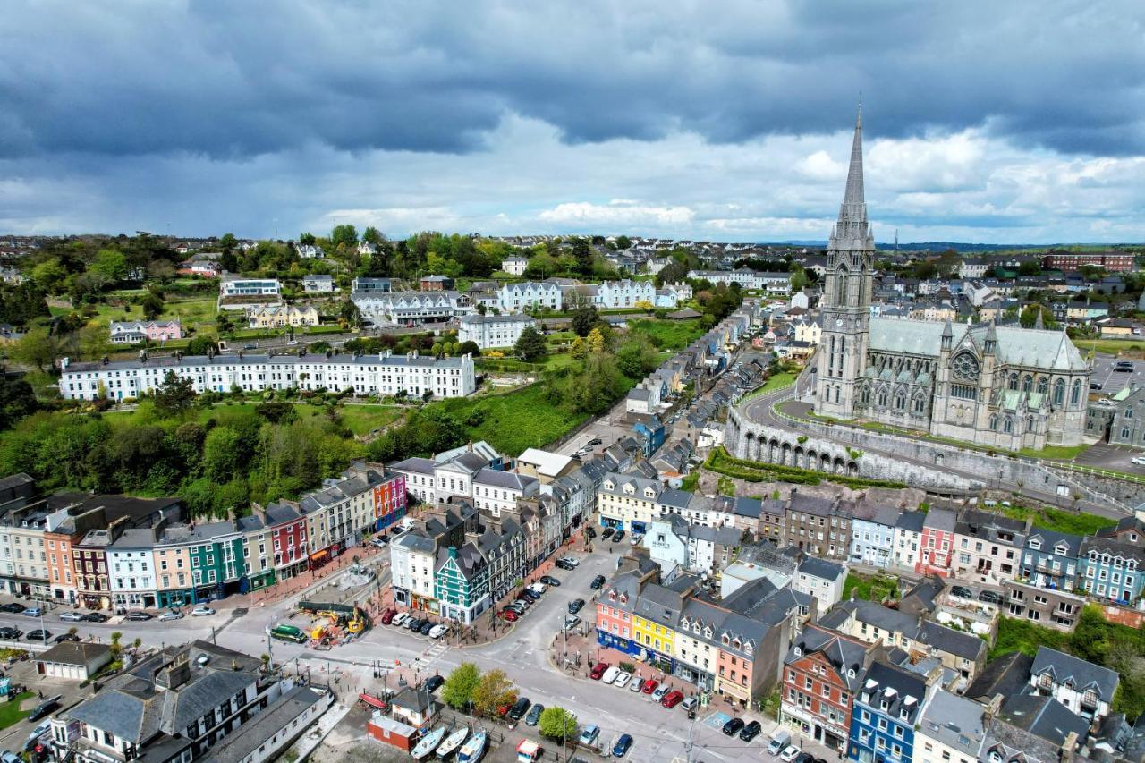 Modern Penthouse Apartment In Cobh Town Exterior foto